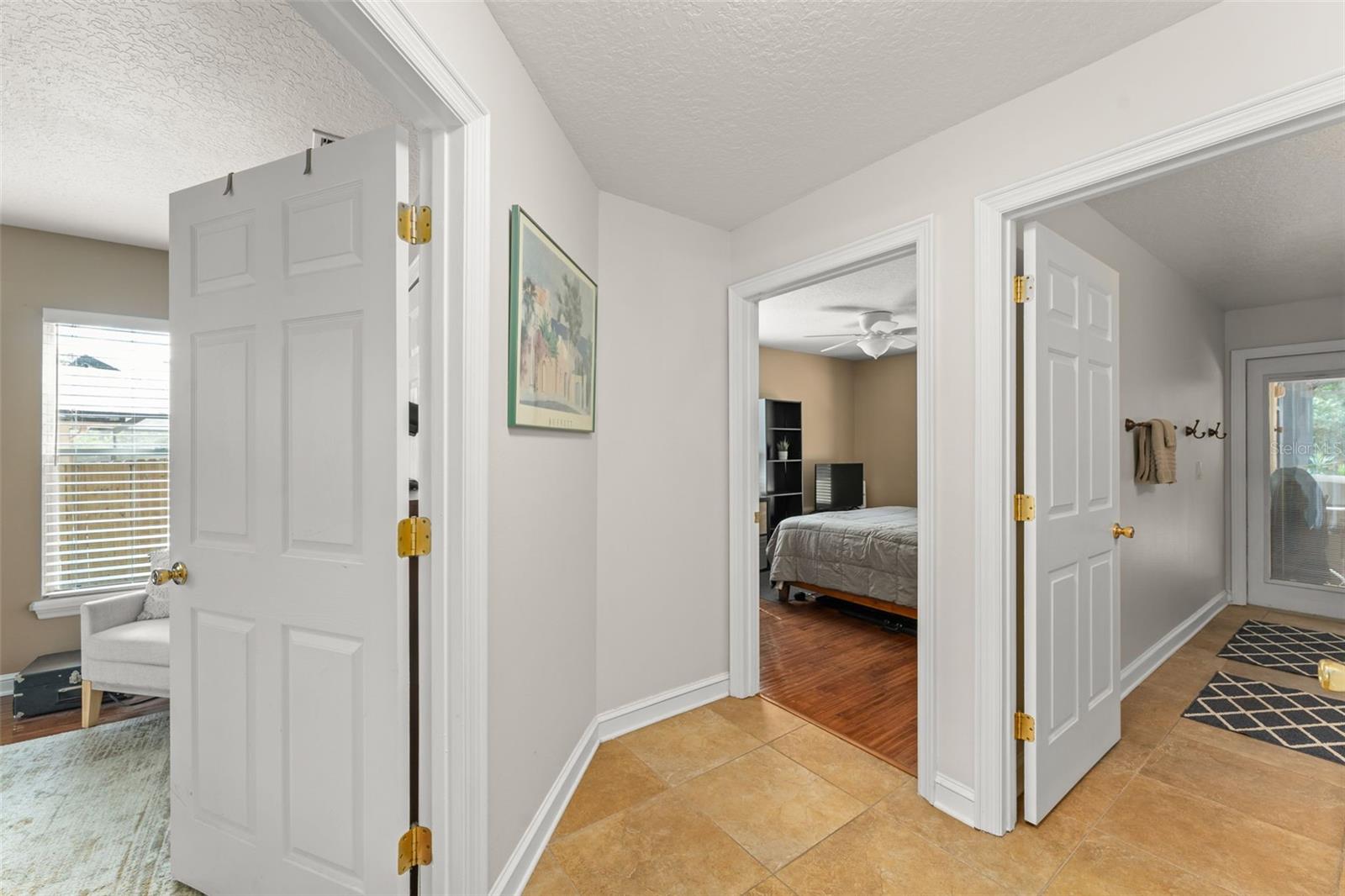 942 DEERWOOD LOOP