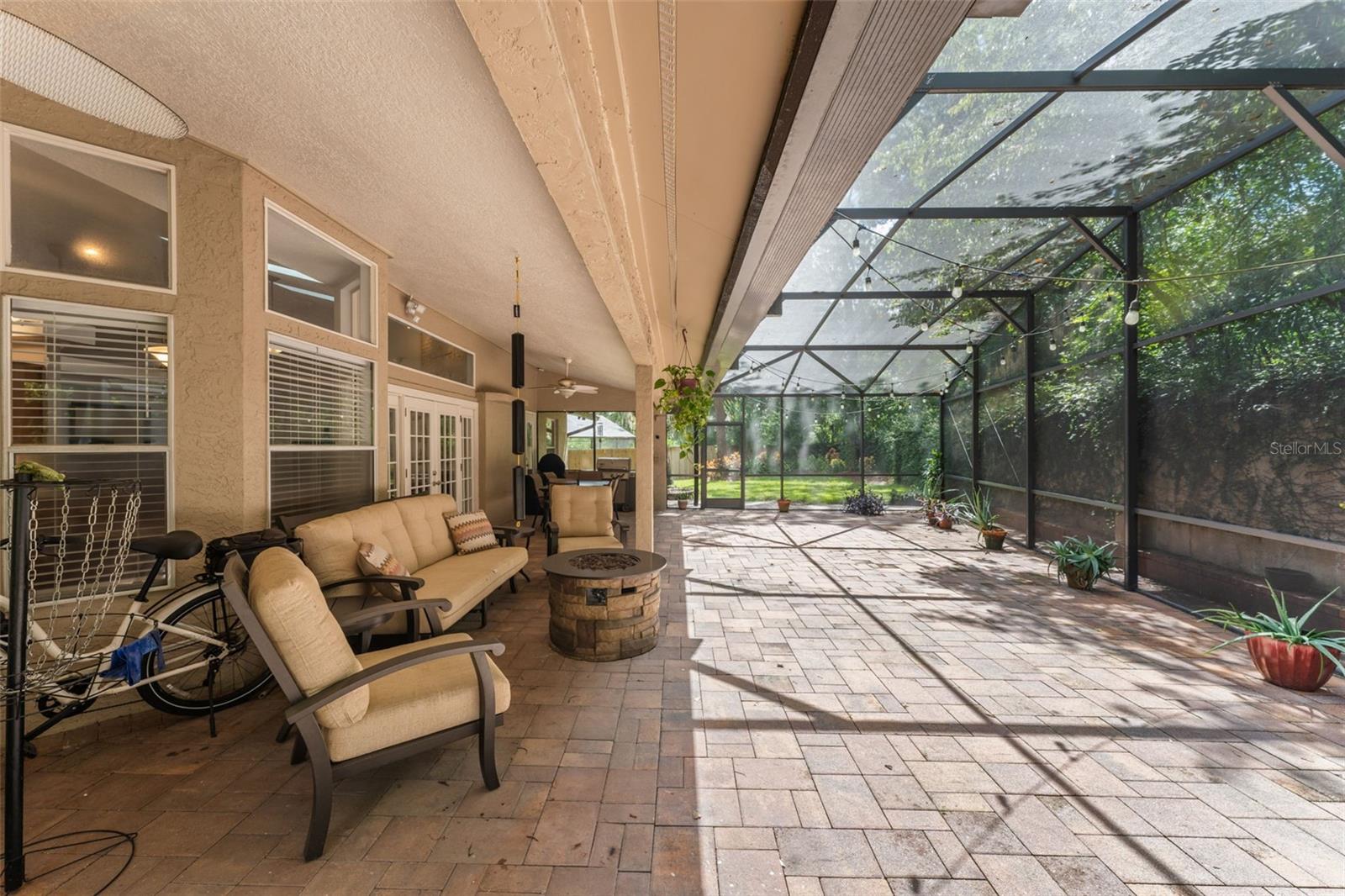 942 DEERWOOD LOOP