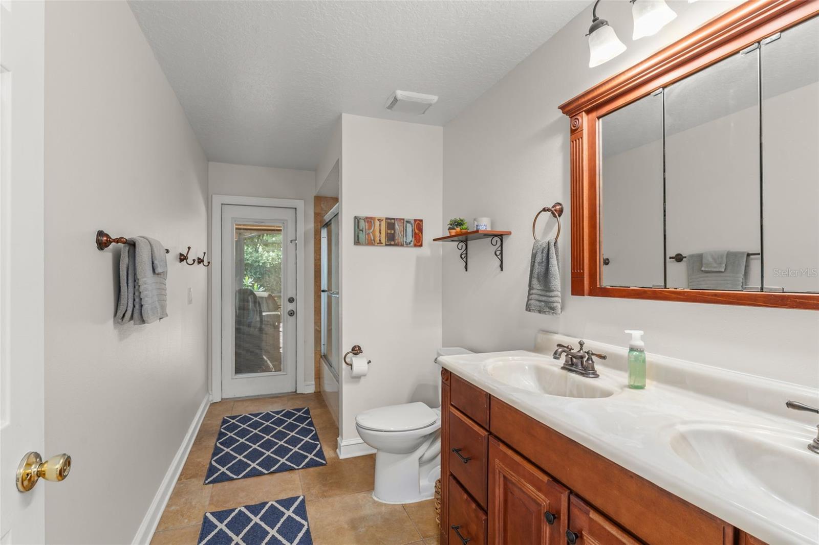 942 DEERWOOD LOOP