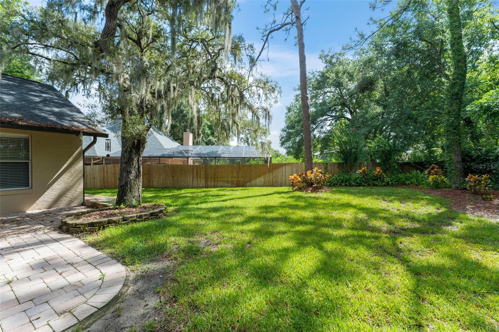 942 DEERWOOD LOOP
