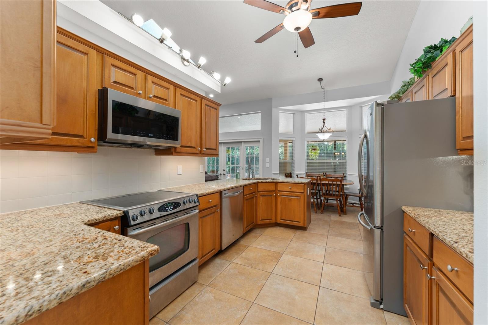942 DEERWOOD LOOP