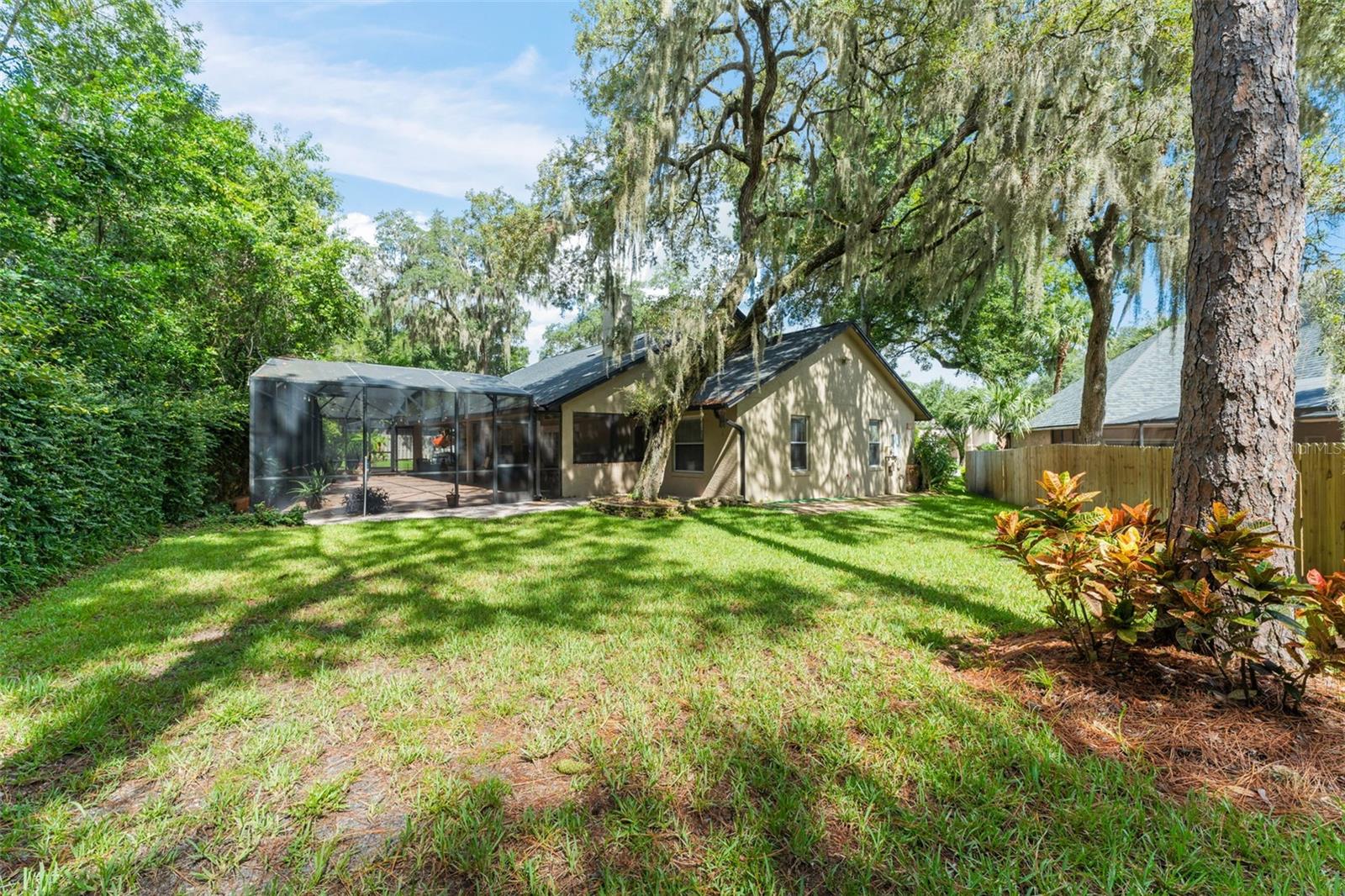 942 DEERWOOD LOOP