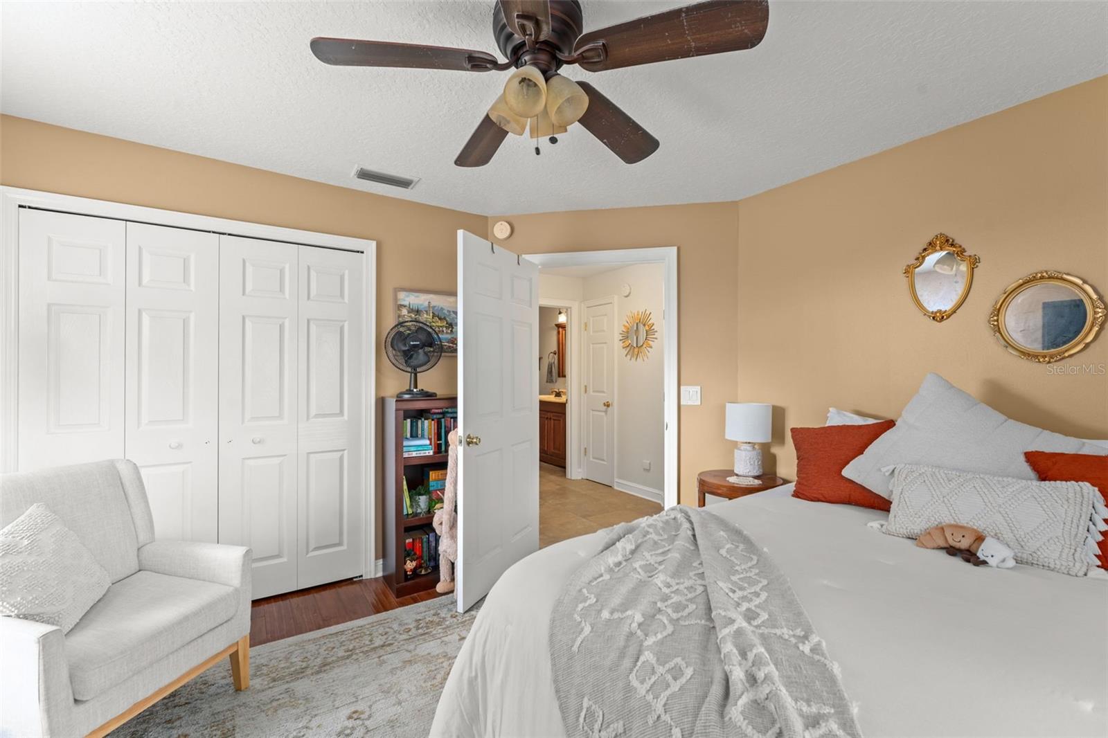 942 DEERWOOD LOOP