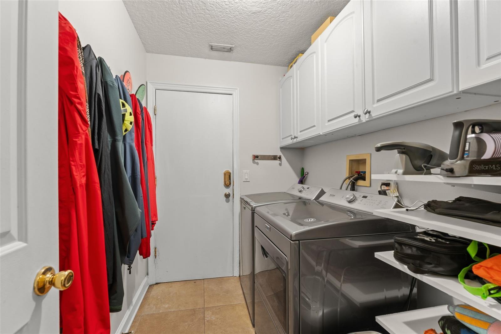 942 DEERWOOD LOOP