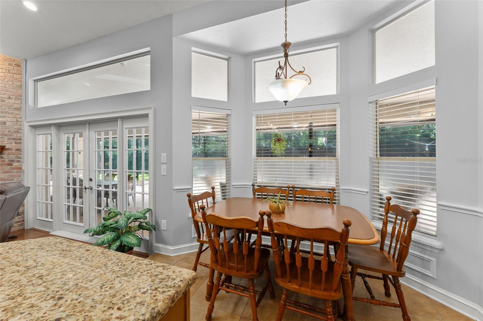 942 DEERWOOD LOOP