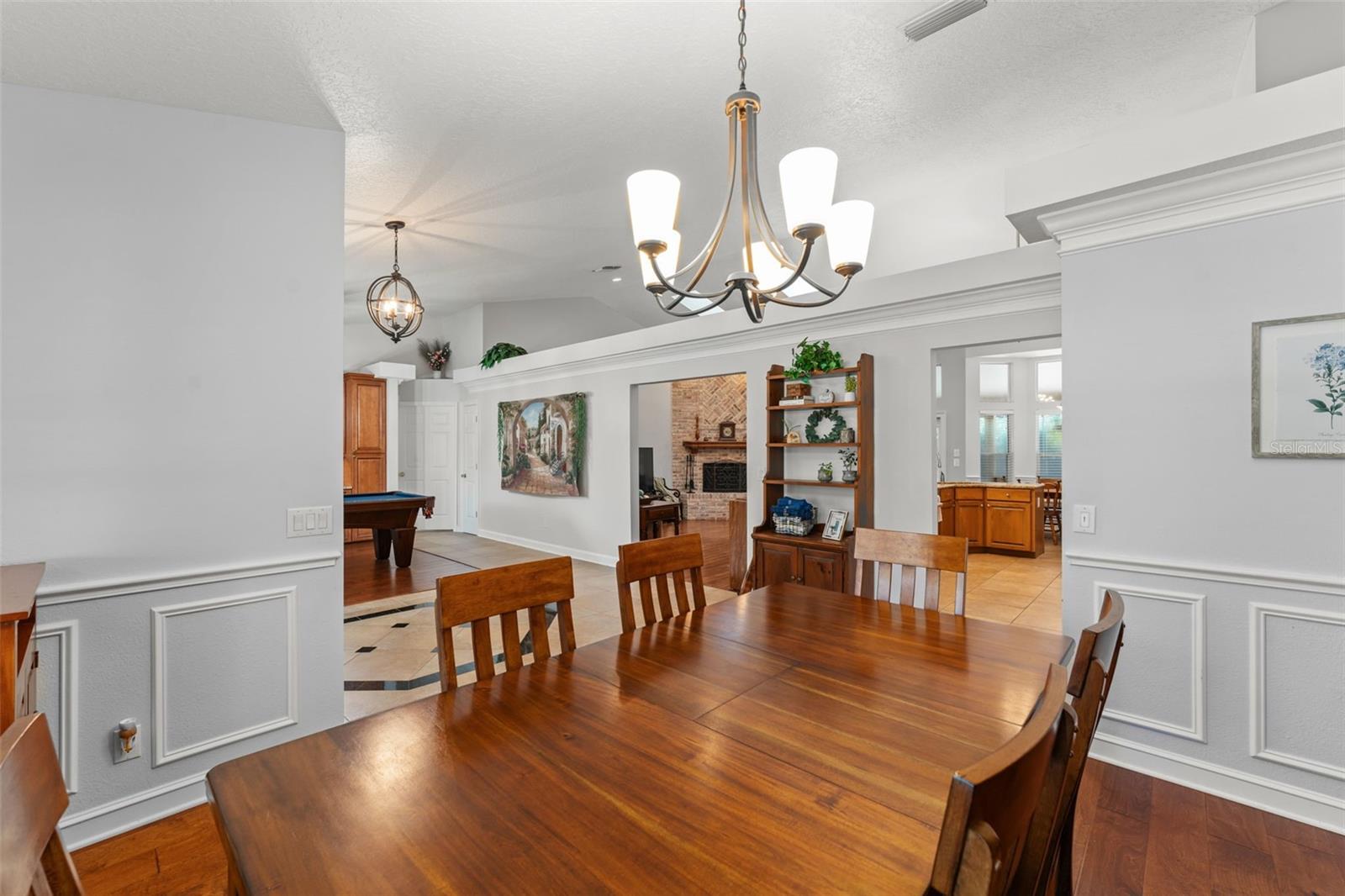942 DEERWOOD LOOP