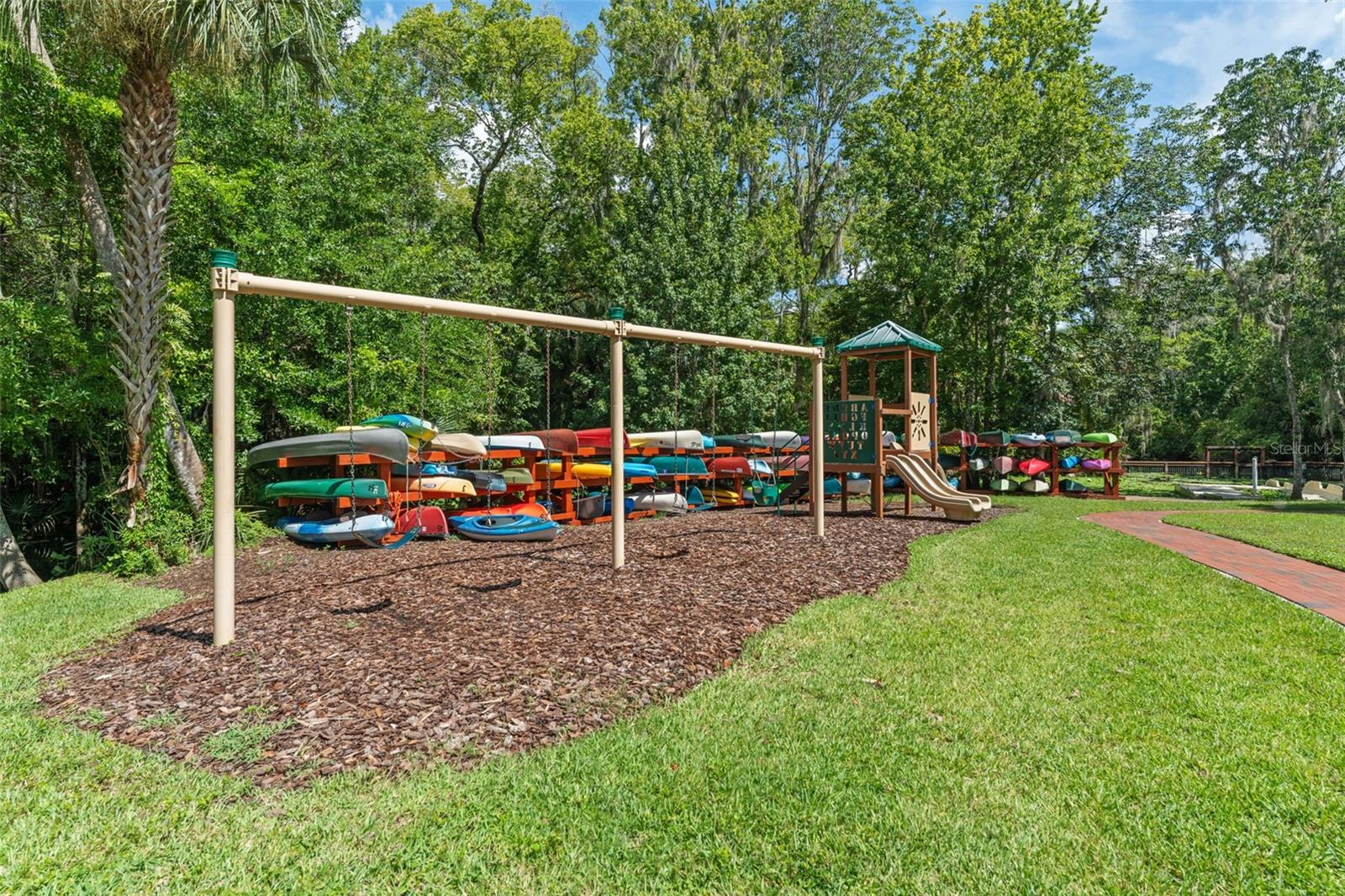 942 DEERWOOD LOOP