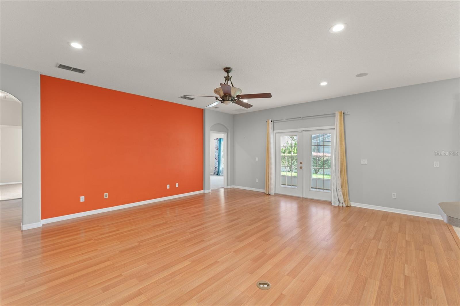 5864 AUTUMN CHASE CIR