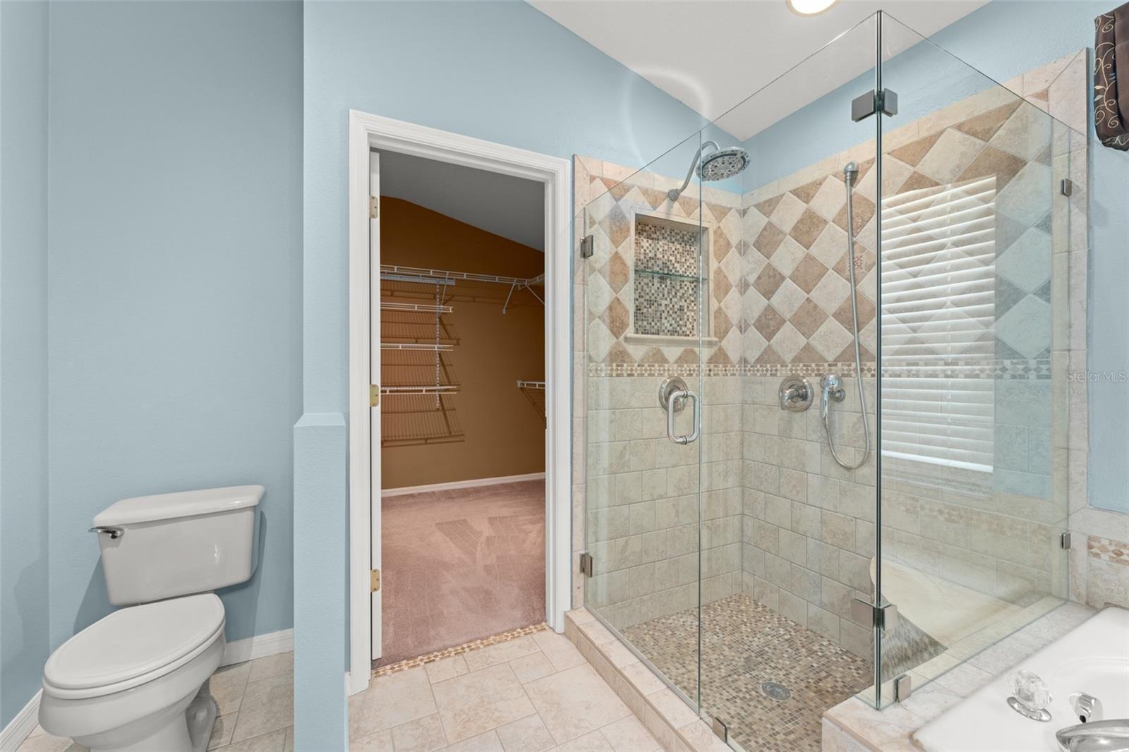 5864 AUTUMN CHASE CIR