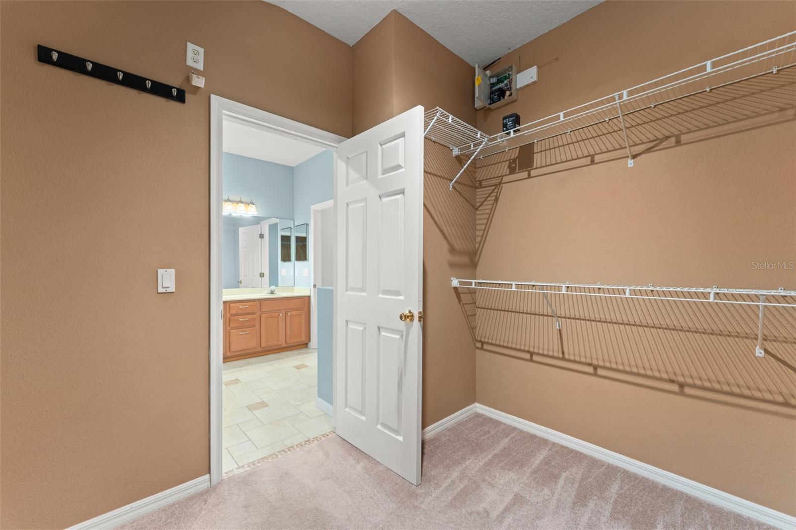 5864 AUTUMN CHASE CIR