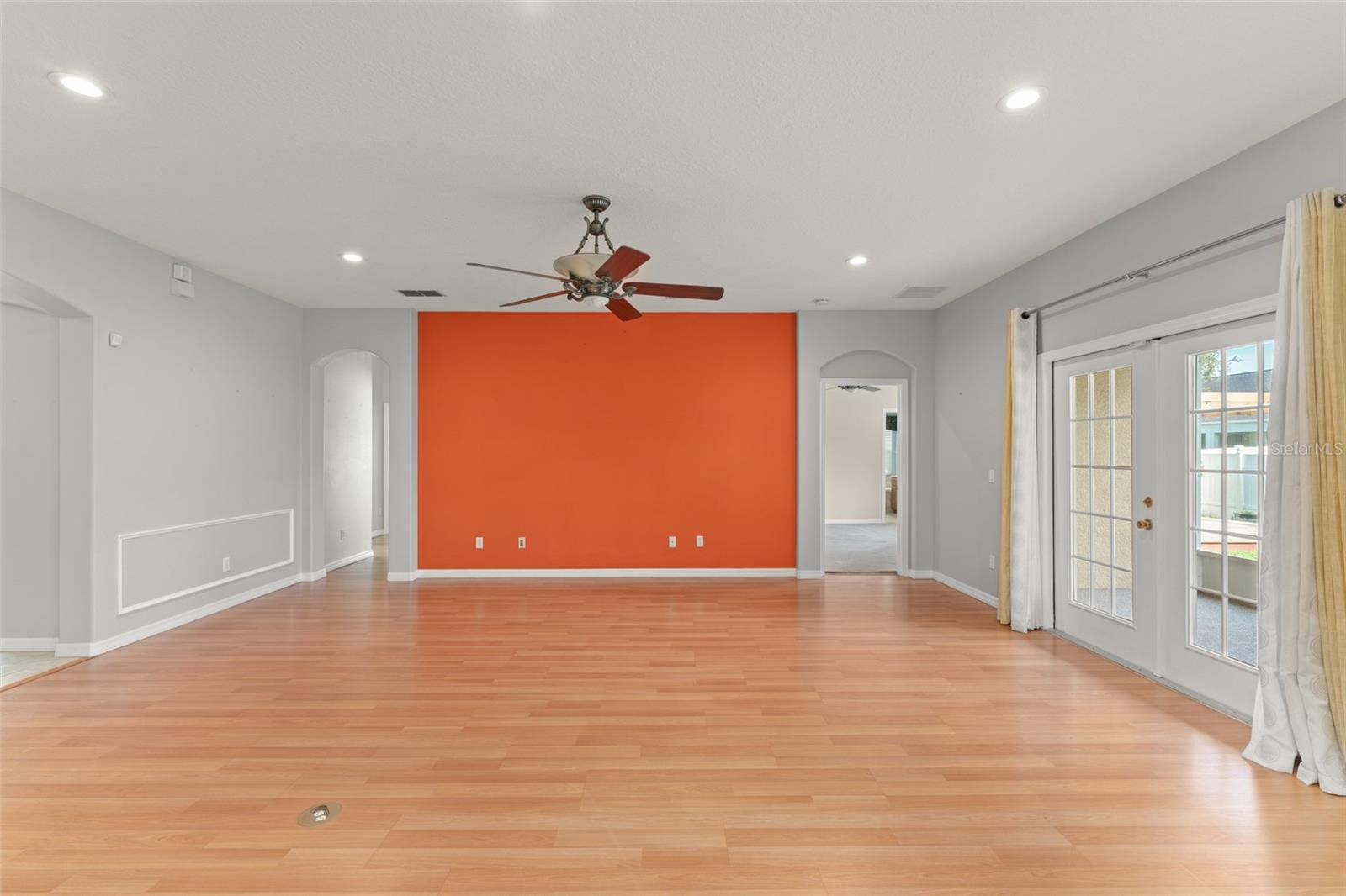 5864 AUTUMN CHASE CIR