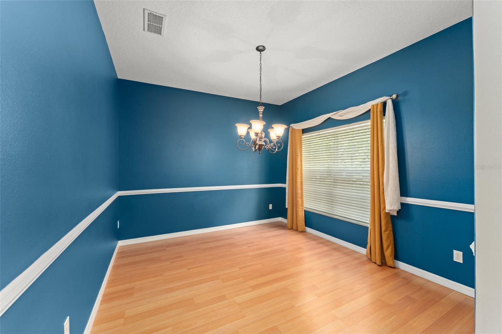5864 AUTUMN CHASE CIR