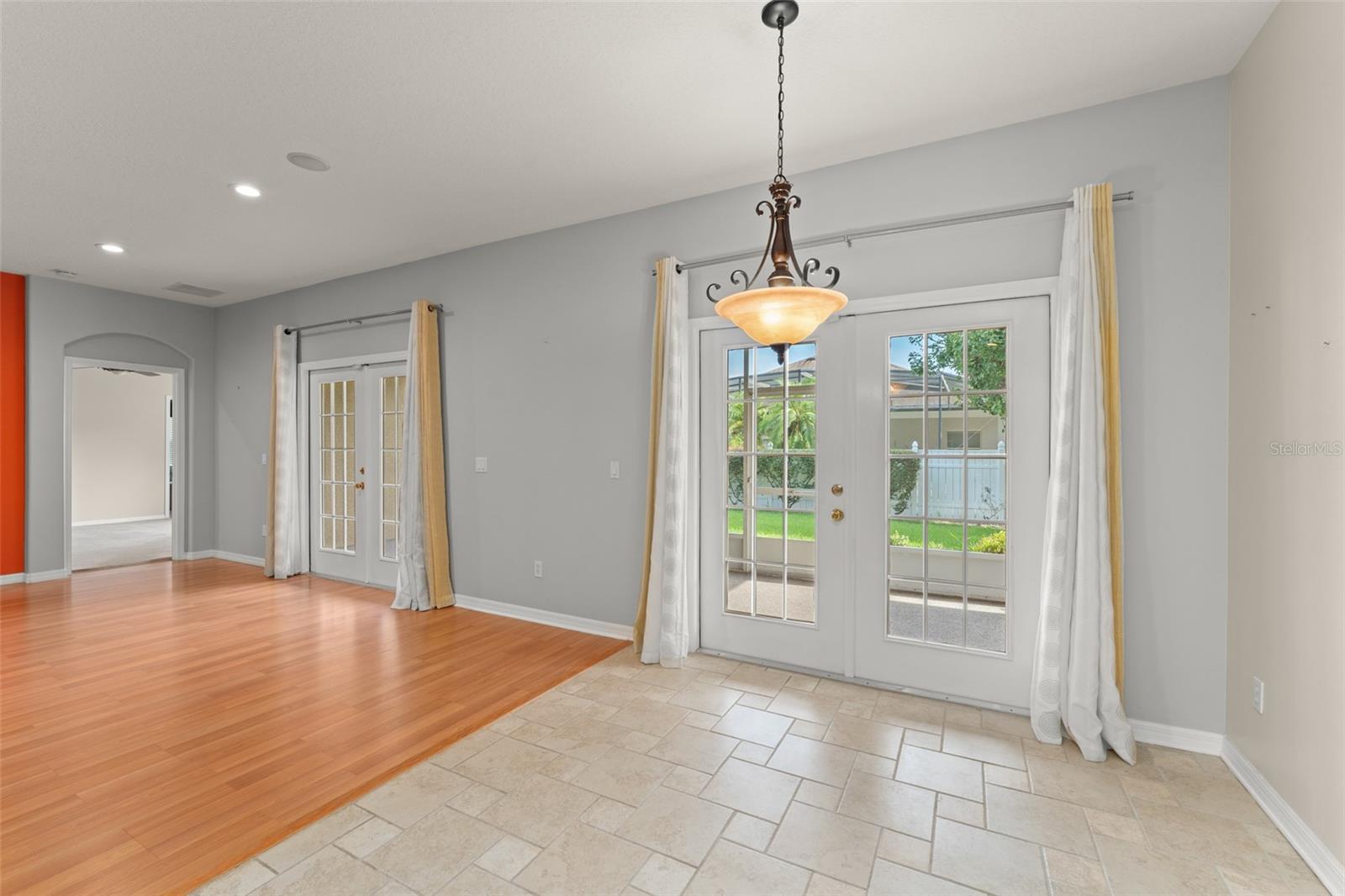5864 AUTUMN CHASE CIR