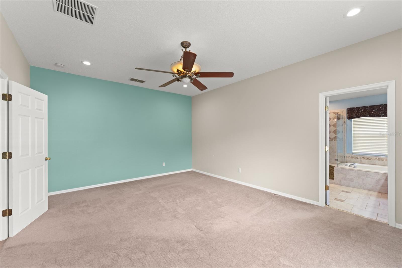 5864 AUTUMN CHASE CIR