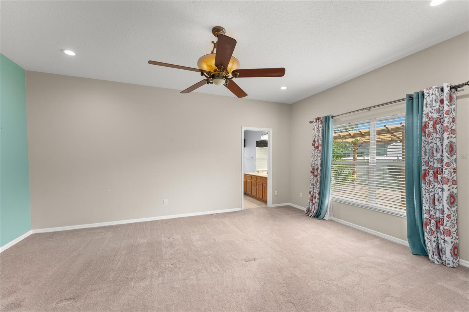 5864 AUTUMN CHASE CIR