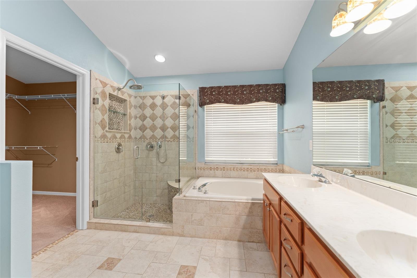 5864 AUTUMN CHASE CIR