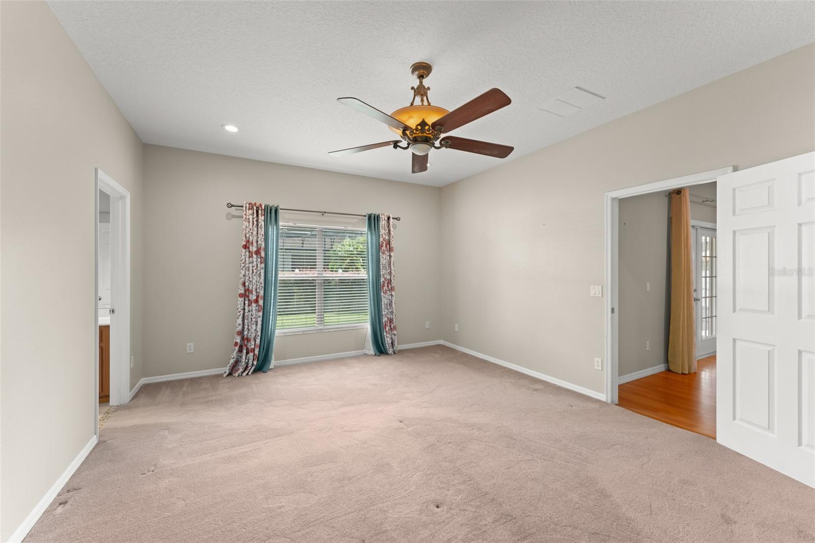 5864 AUTUMN CHASE CIR