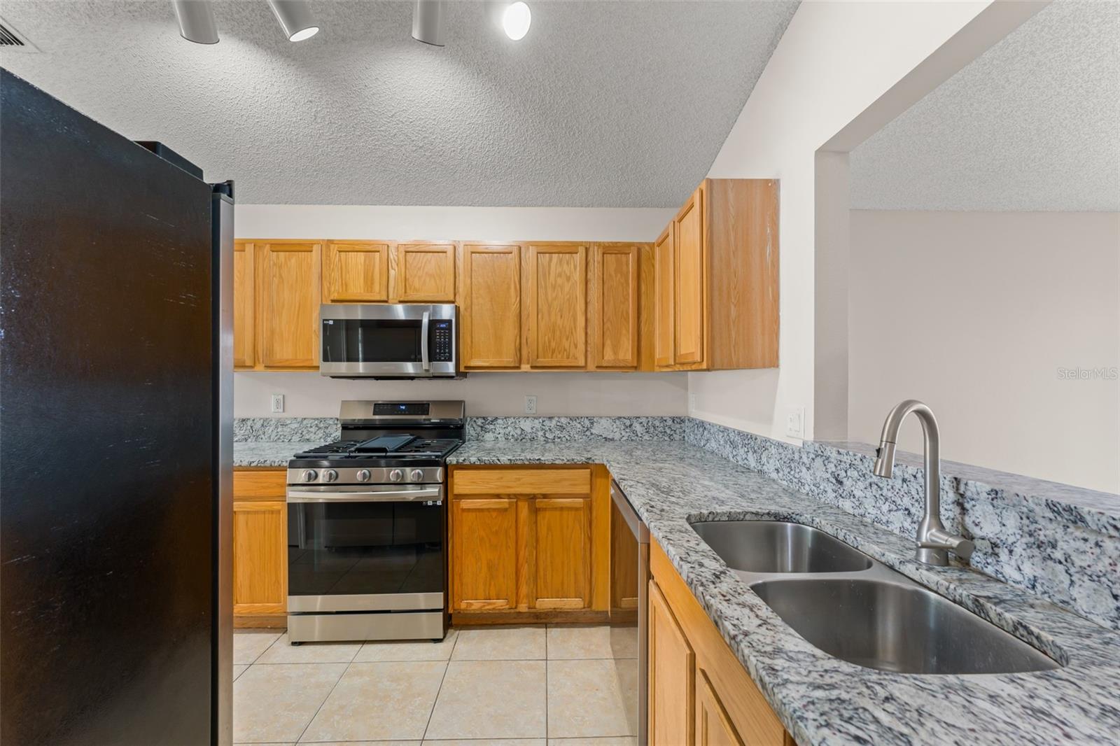2374 BLUE SAPPHIRE CIR