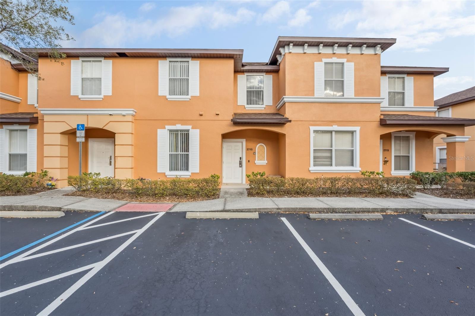2715 ROADSTER LN
