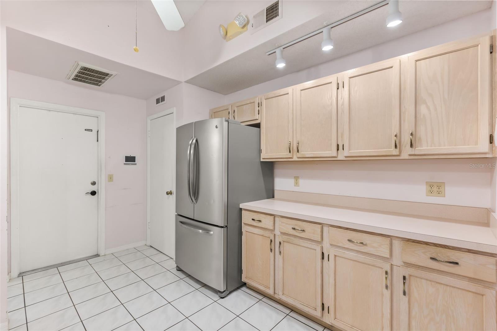 2556 TANDORI CIR