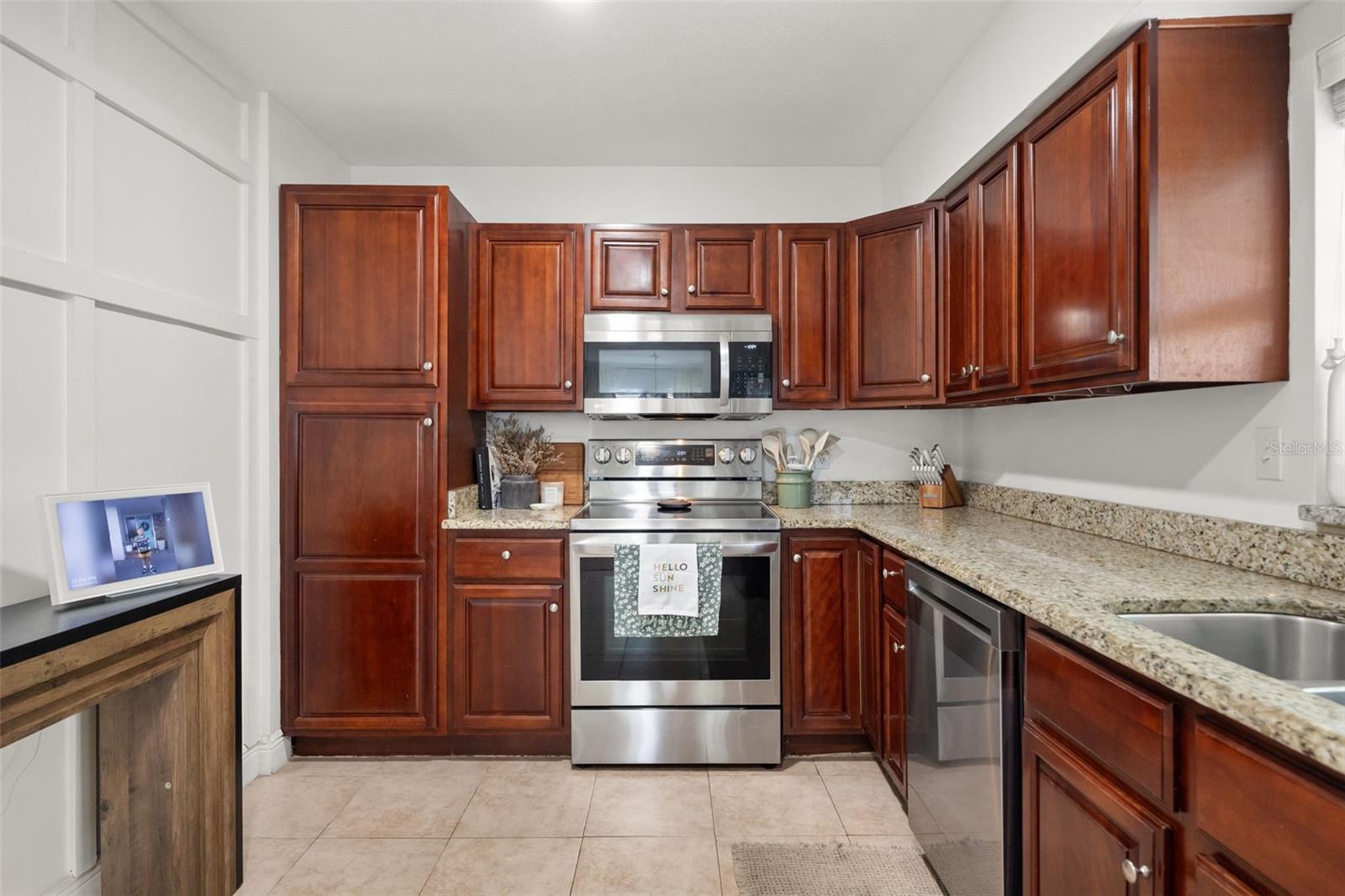 2126 ALBERT LEE PKWY