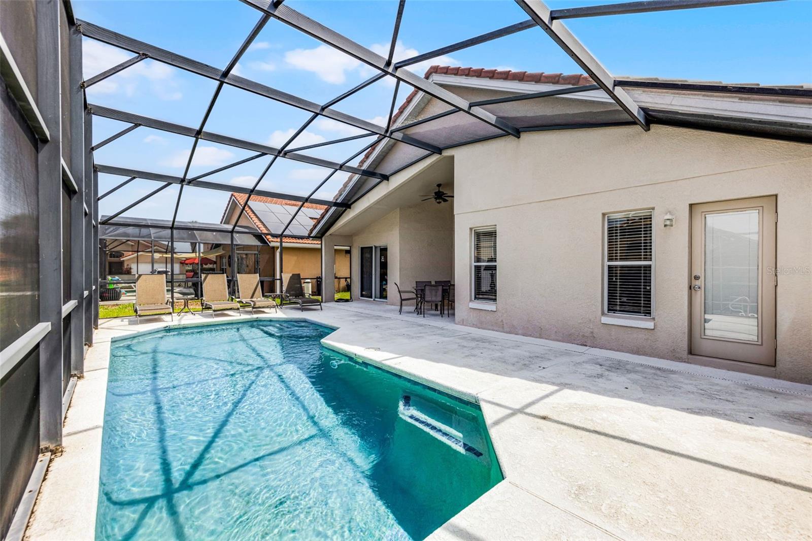 423 PALOMA DR