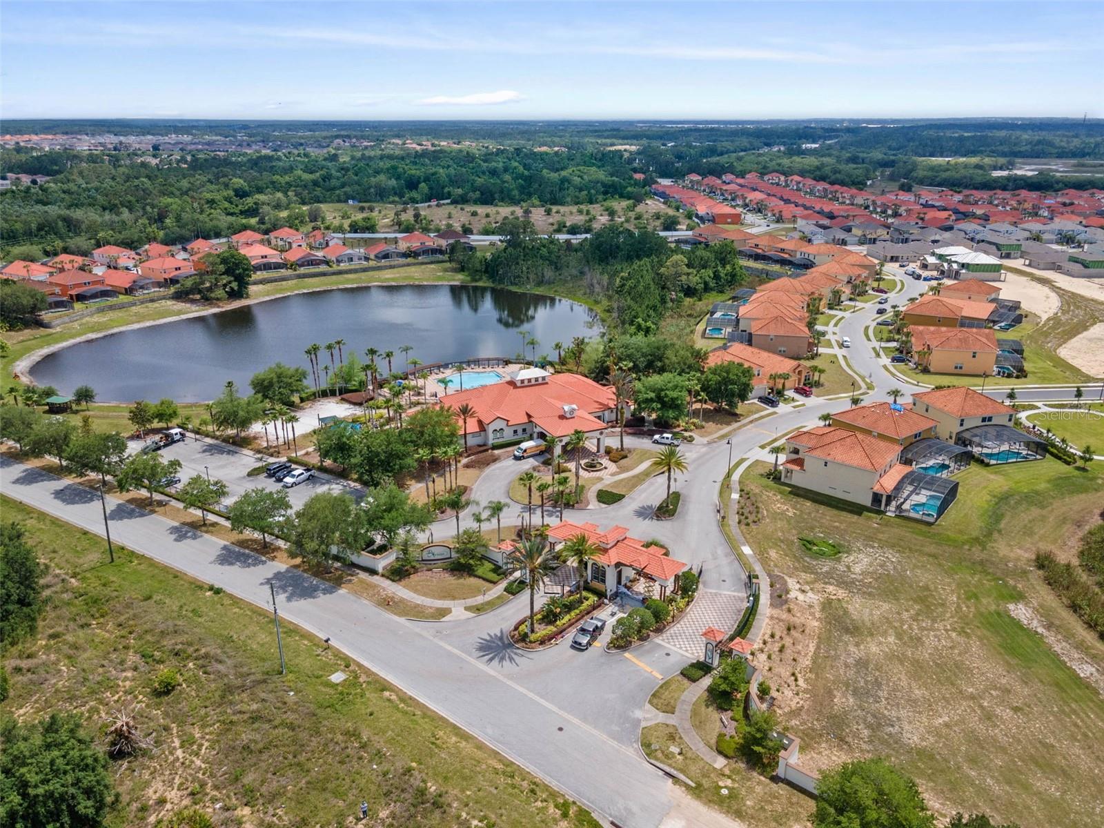 423 PALOMA DR