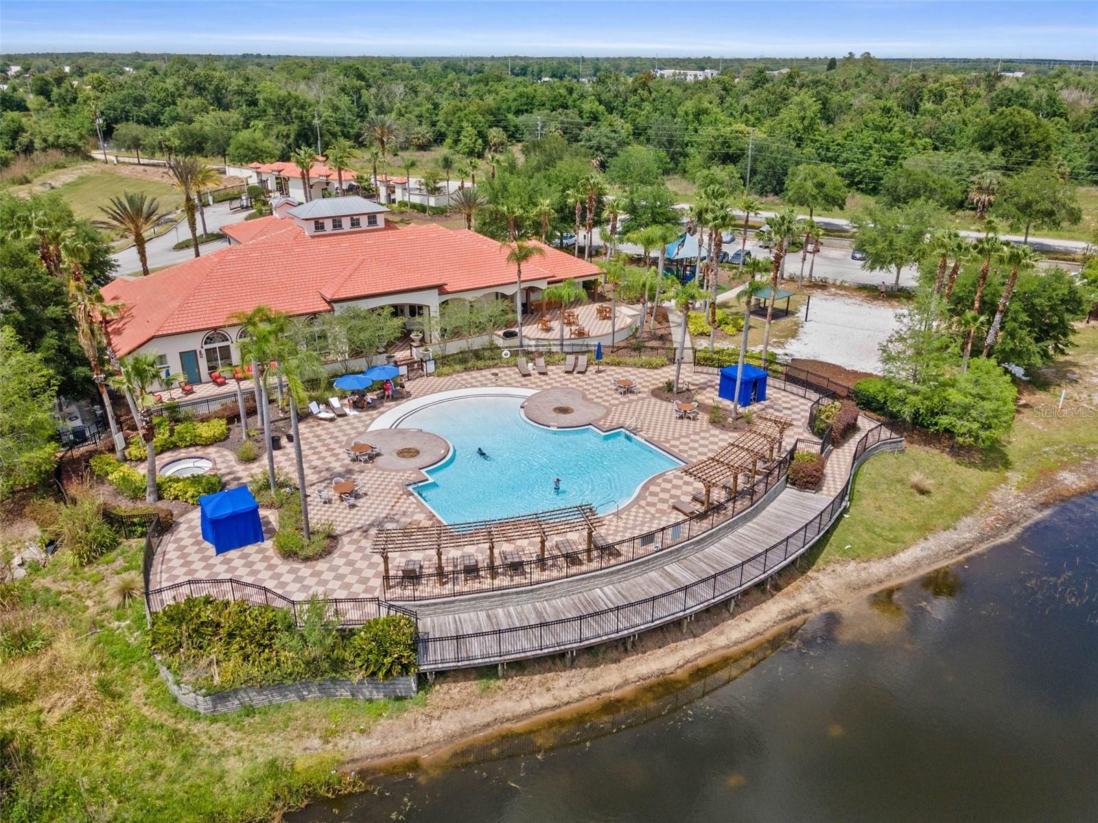 423 PALOMA DR