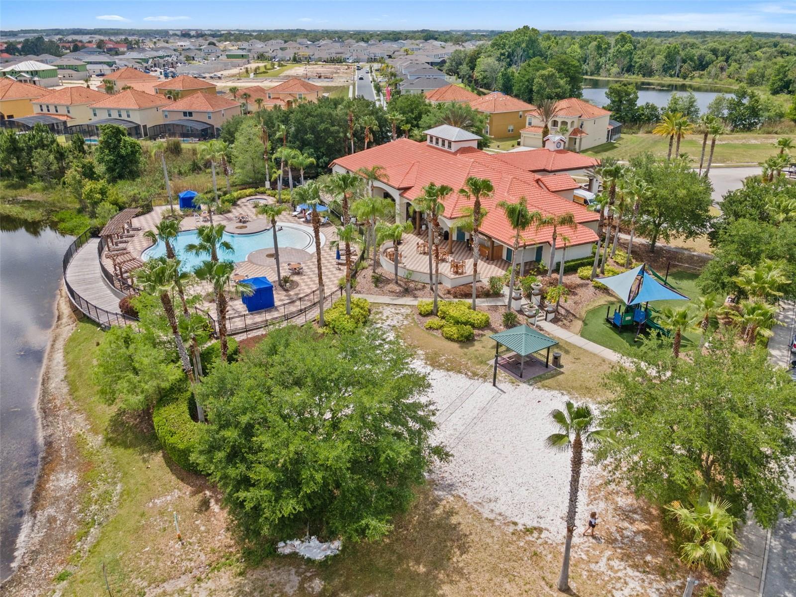 423 PALOMA DR