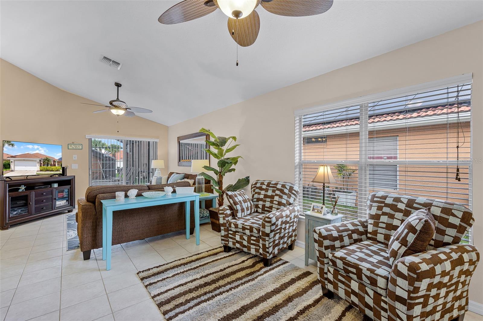 423 PALOMA DR