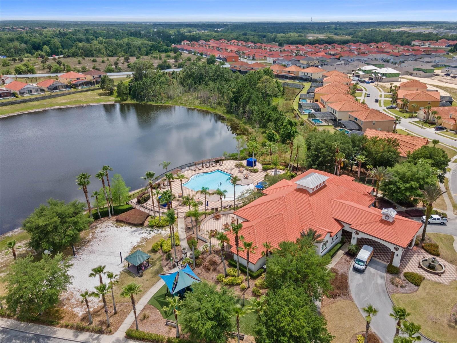 423 PALOMA DR