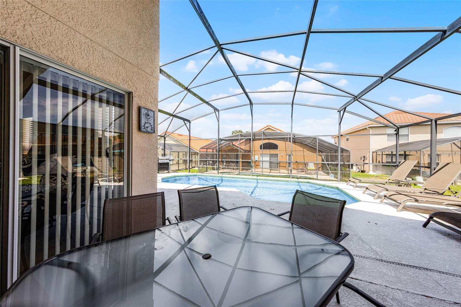 423 PALOMA DR