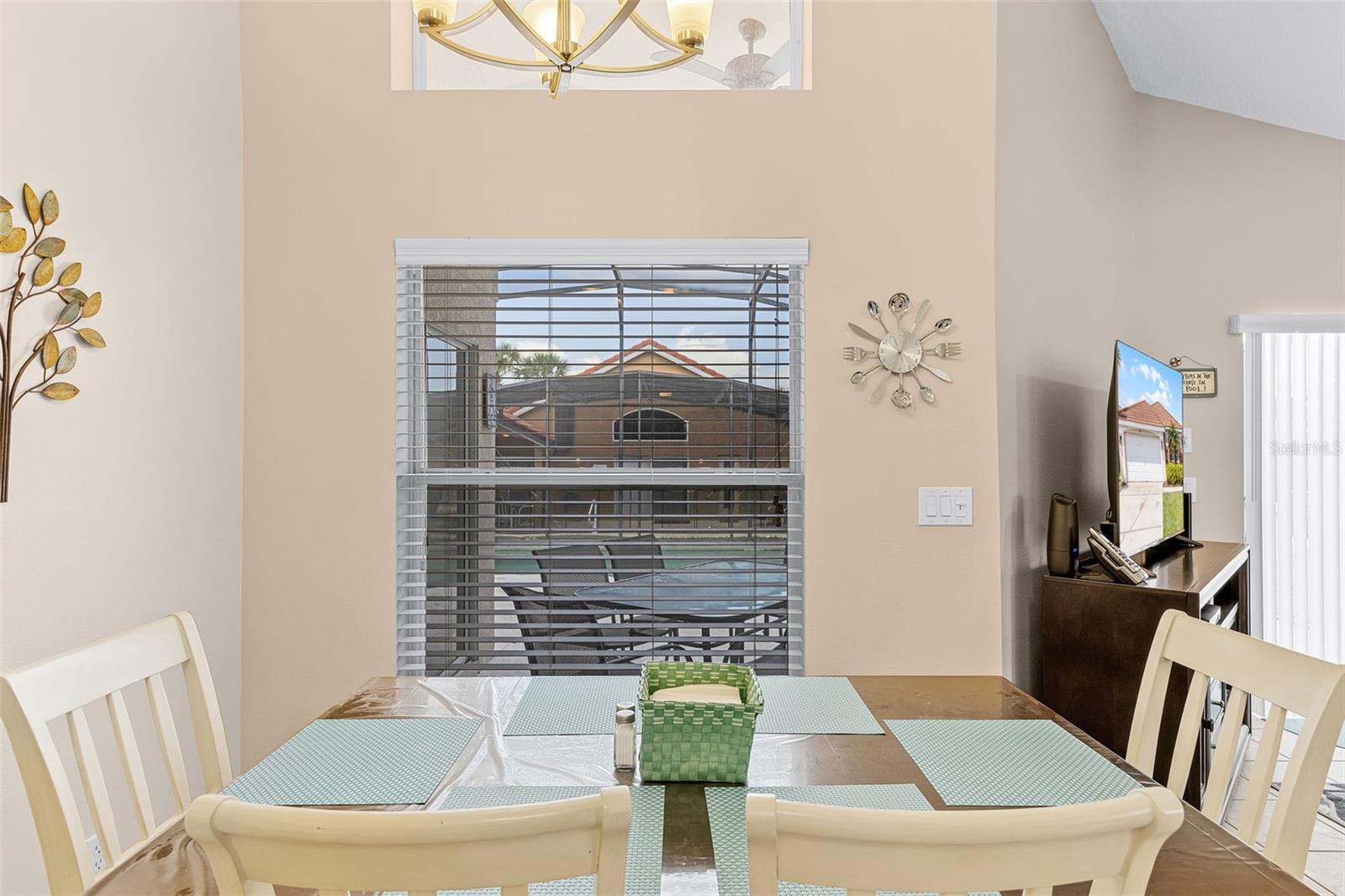 423 PALOMA DR