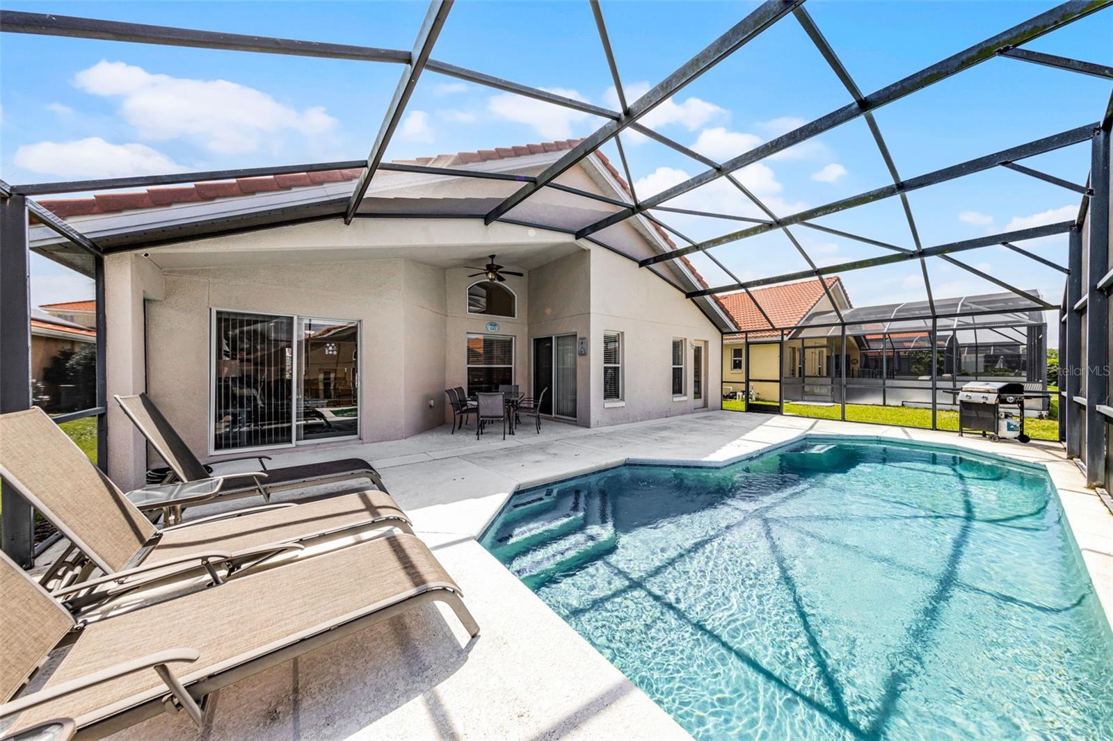 423 PALOMA DR