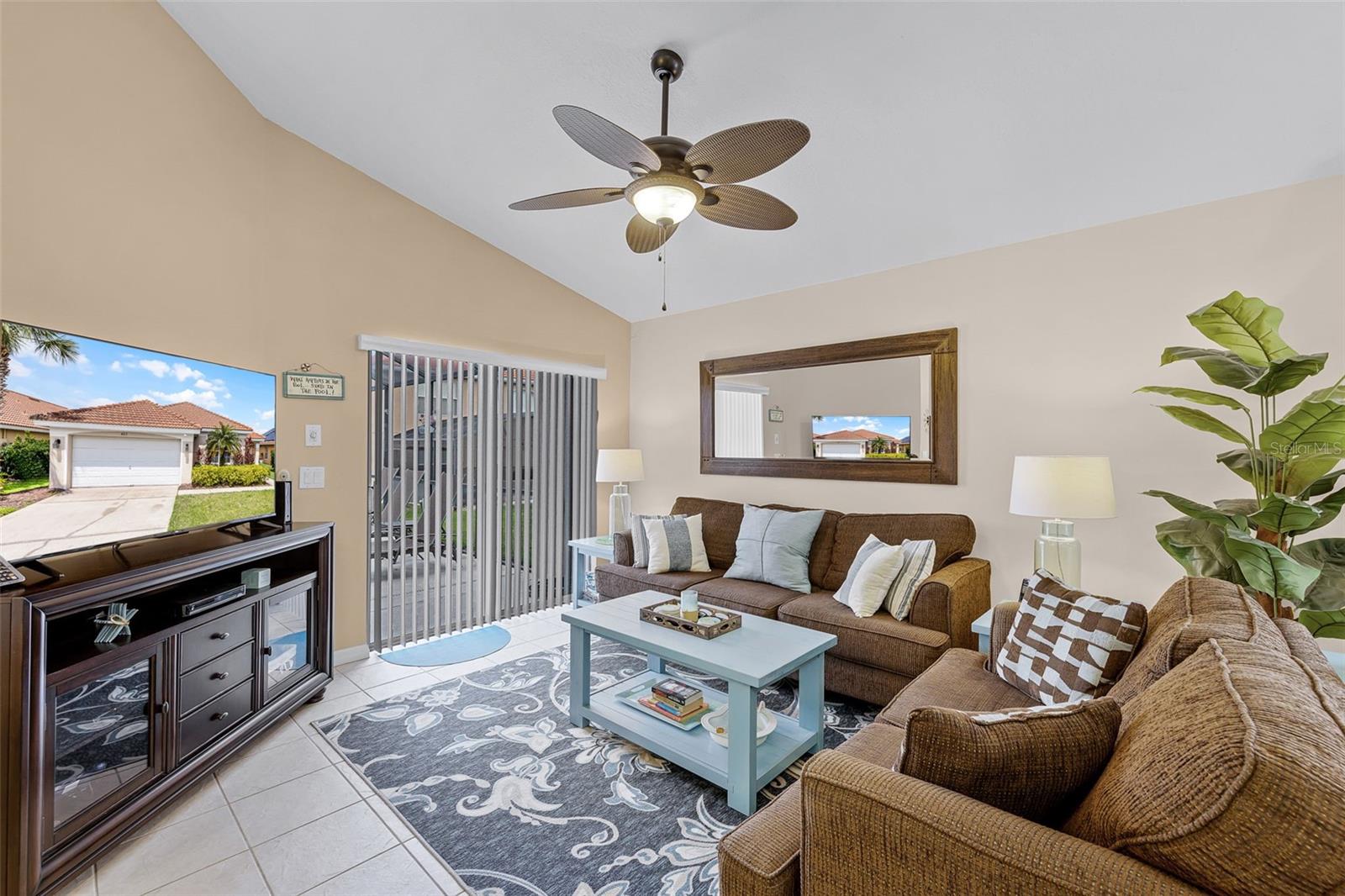 423 PALOMA DR