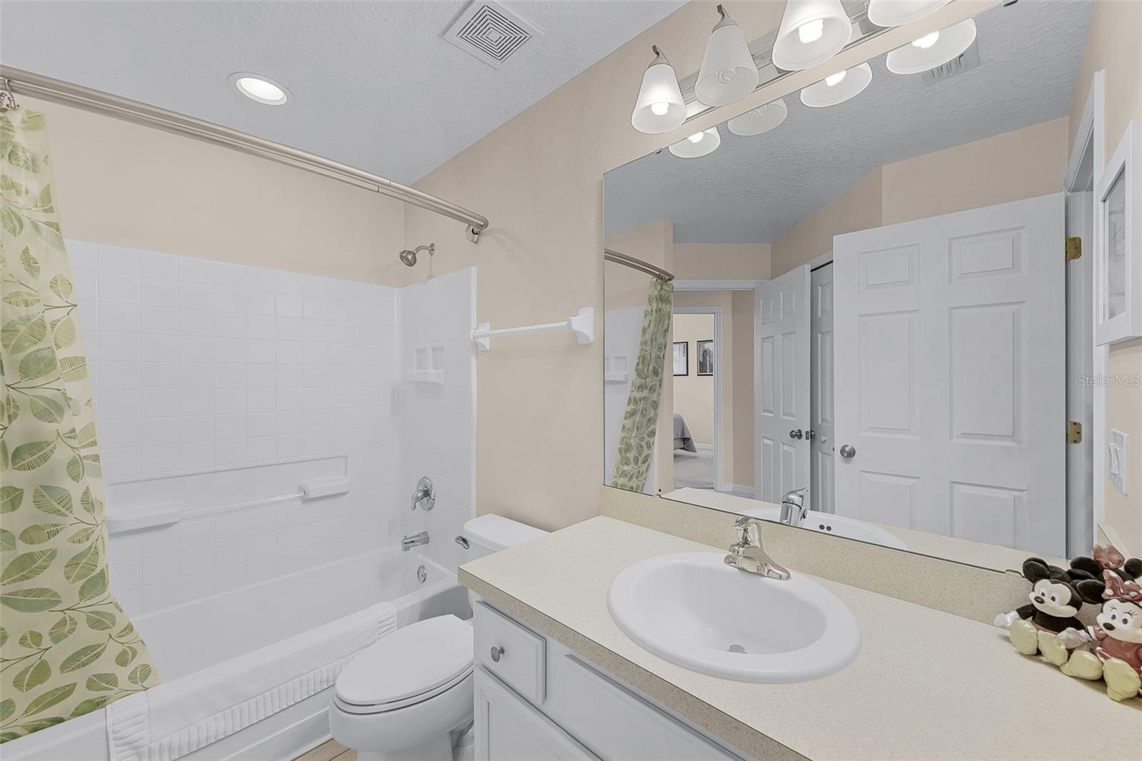423 PALOMA DR