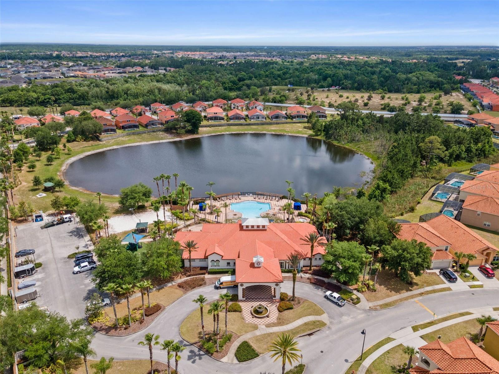 423 PALOMA DR