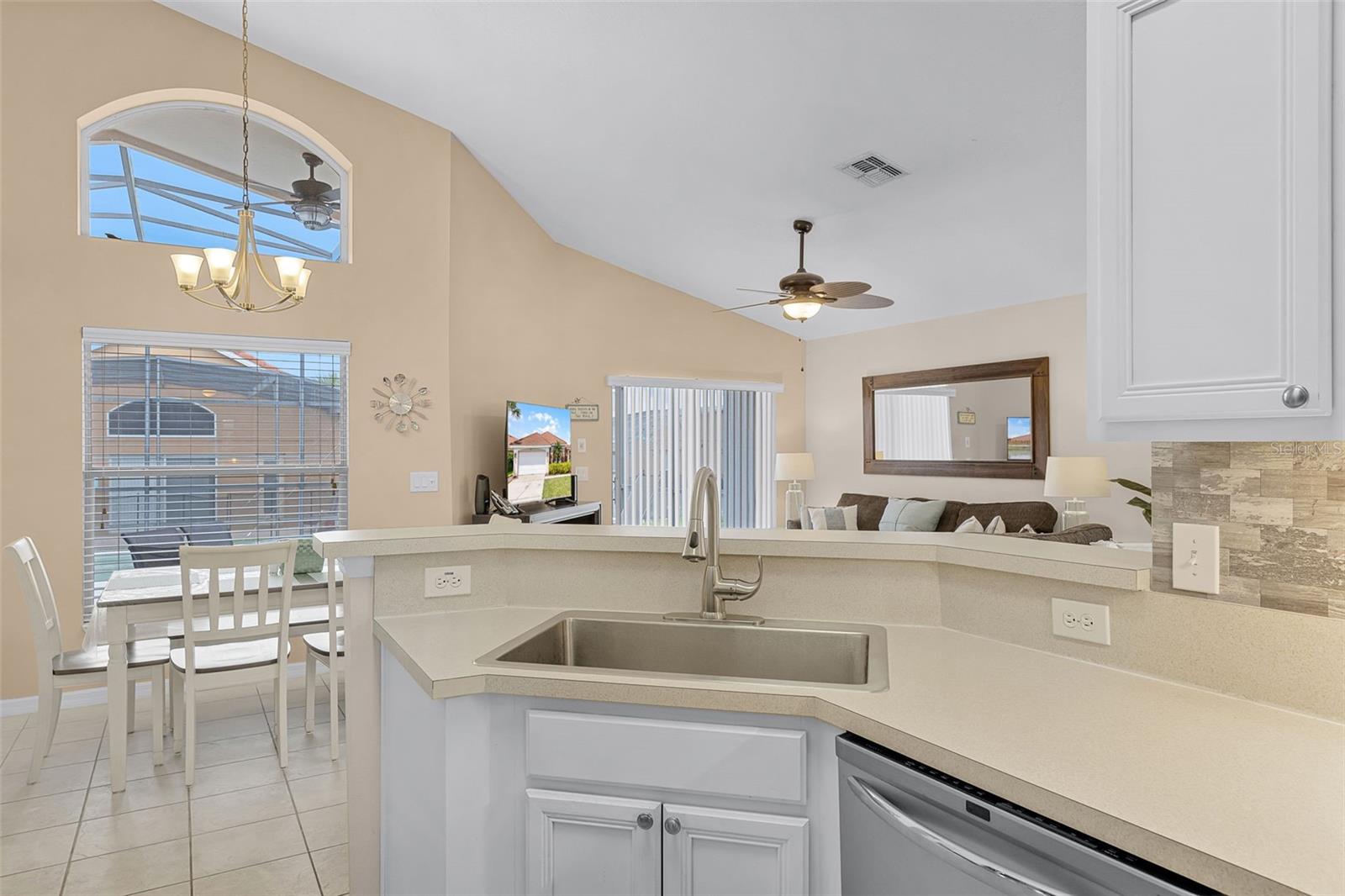 423 PALOMA DR