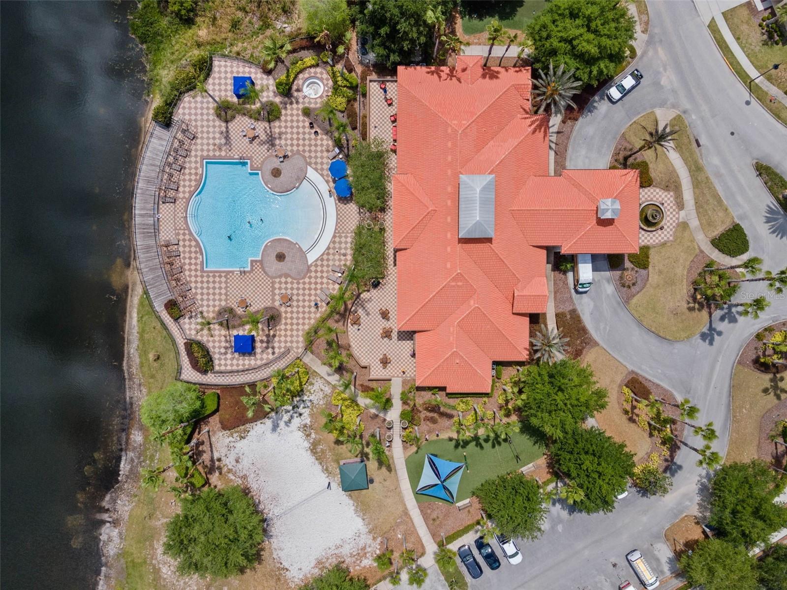 423 PALOMA DR