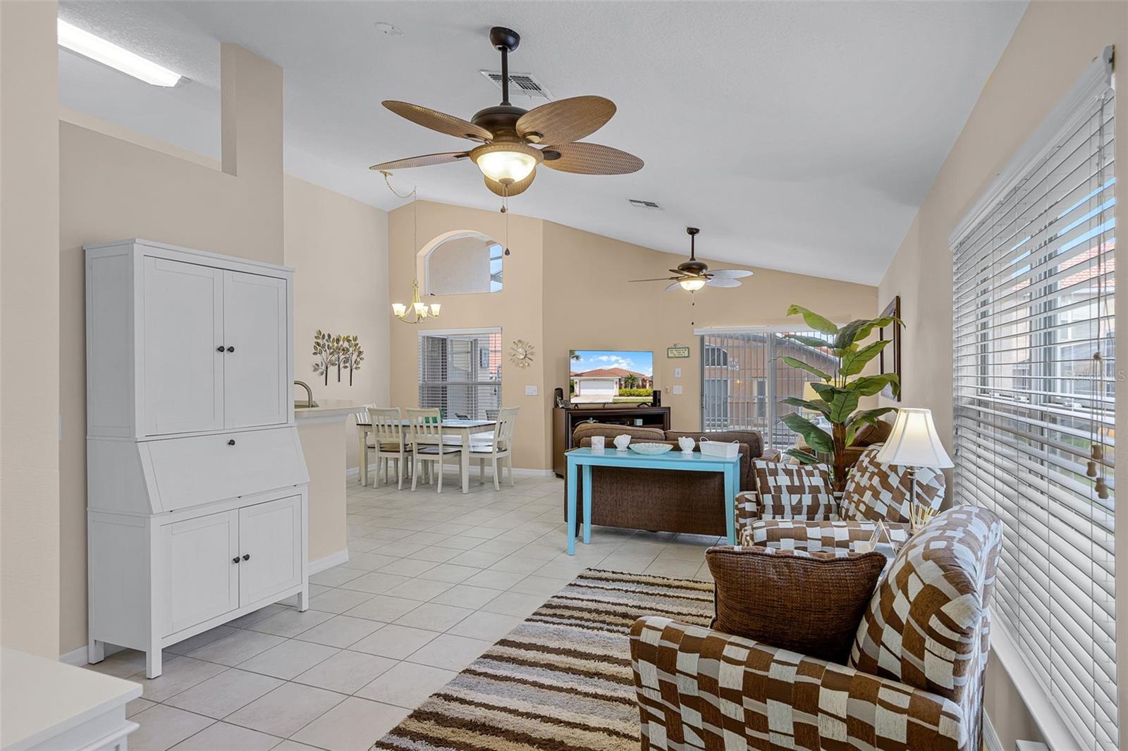 423 PALOMA DR