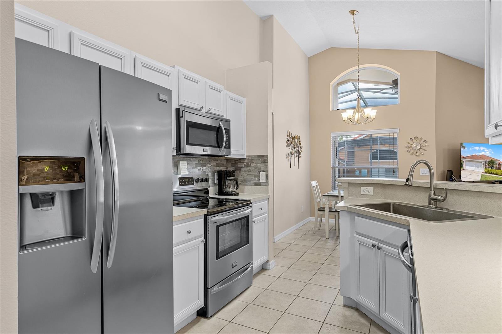 423 PALOMA DR