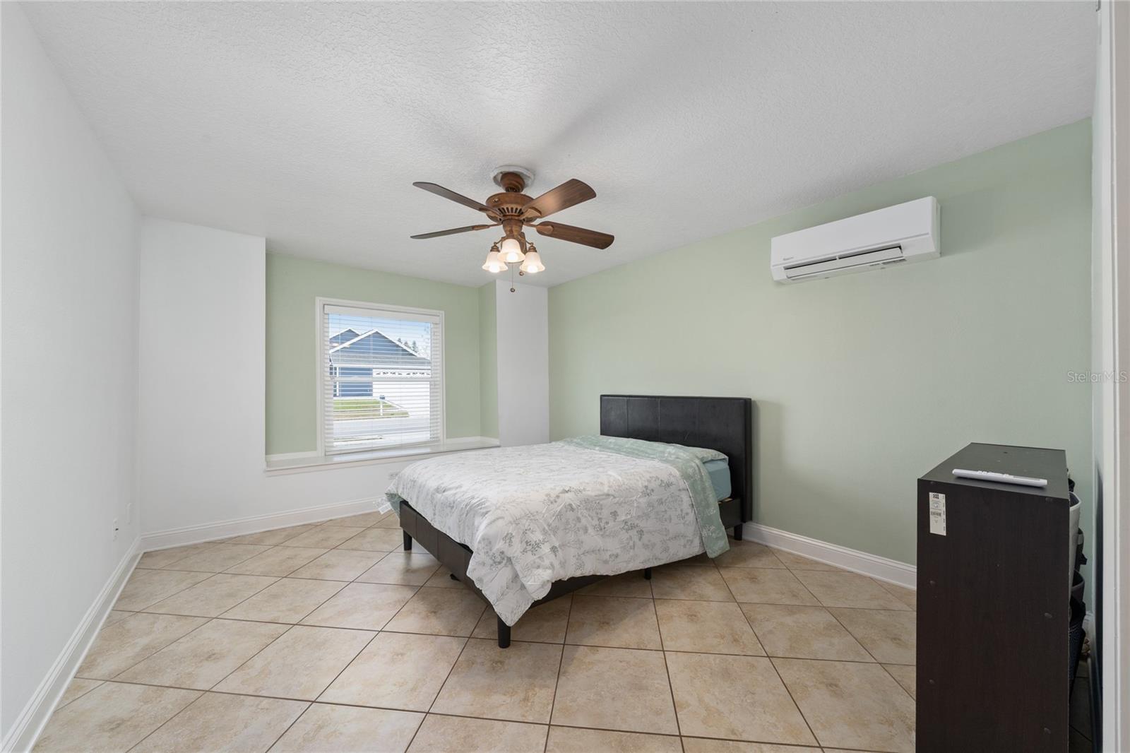 2200 KENTUCKY DERBY DR