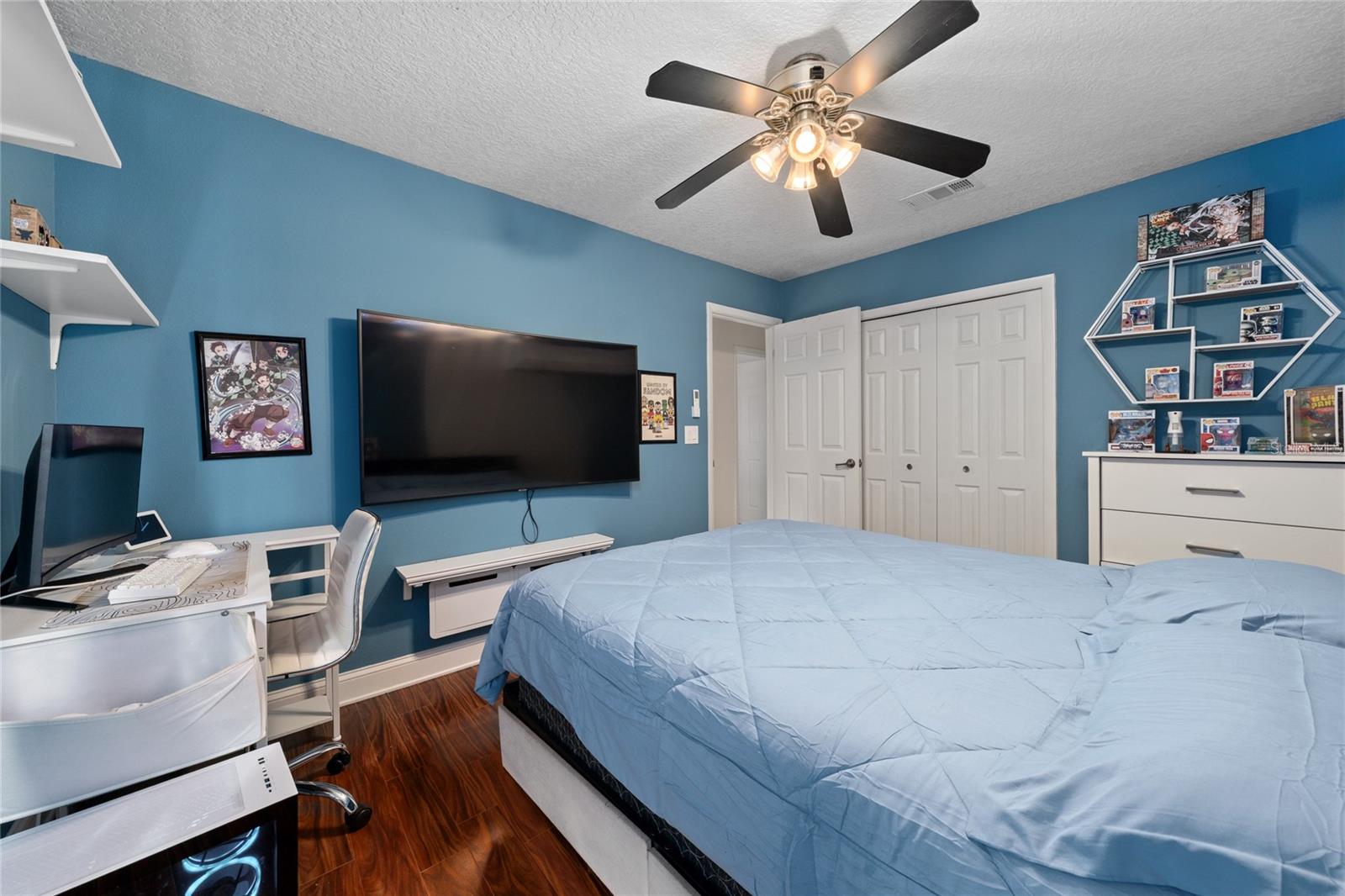 2200 KENTUCKY DERBY DR