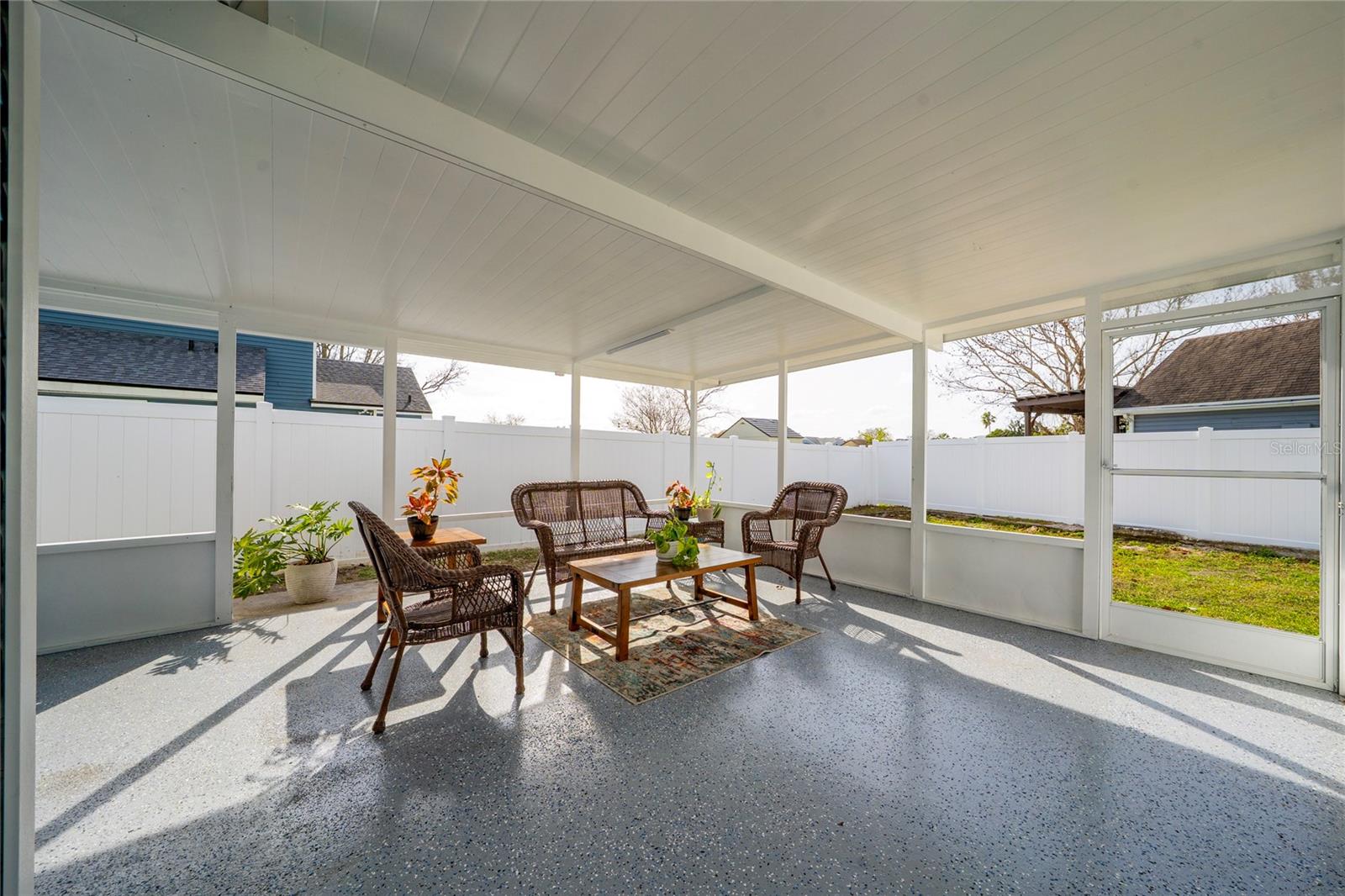 2200 KENTUCKY DERBY DR