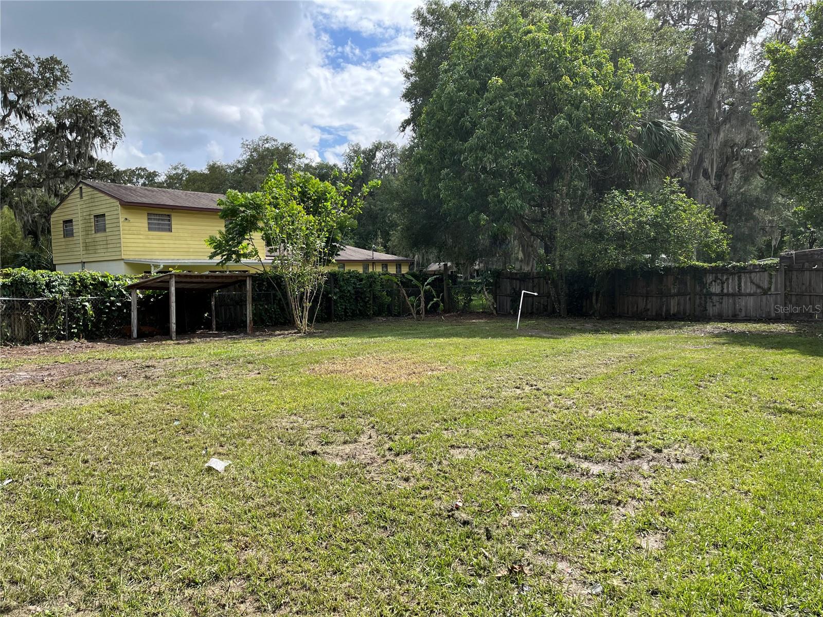 1404 E VOORHIS AVE