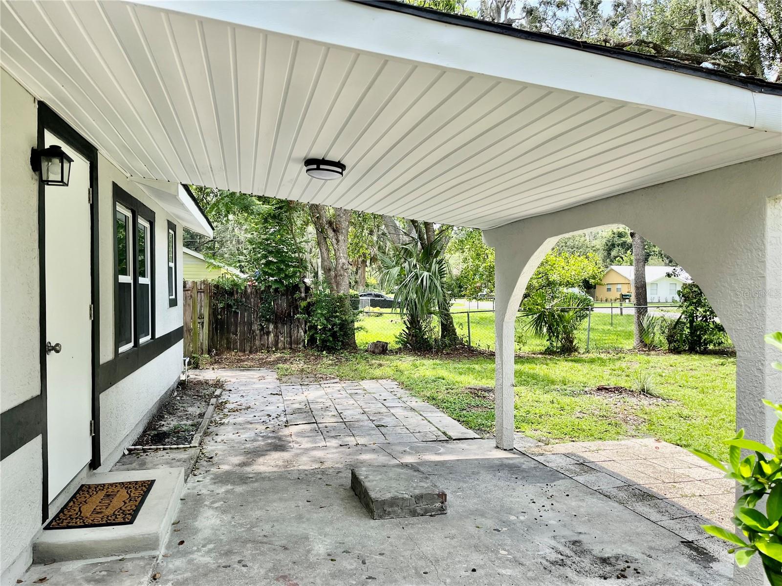 1404 E VOORHIS AVE