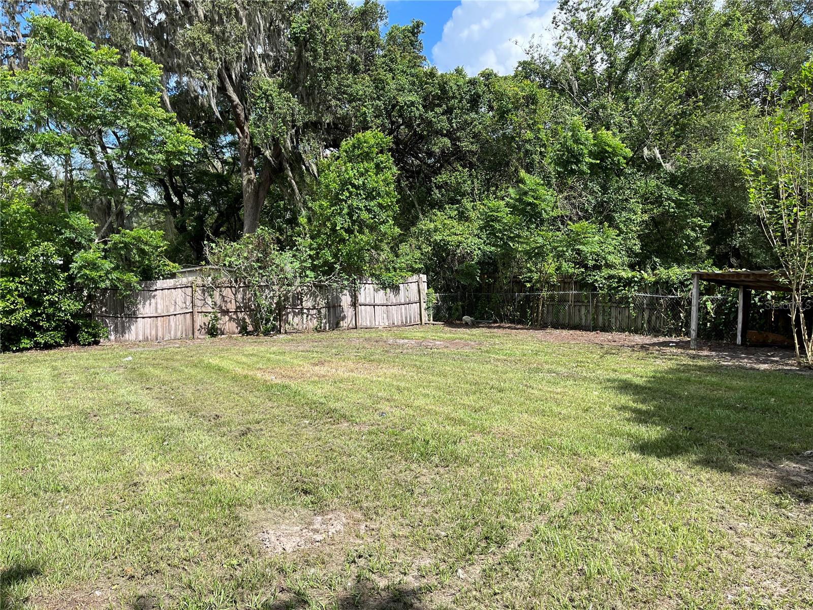 1404 E VOORHIS AVE