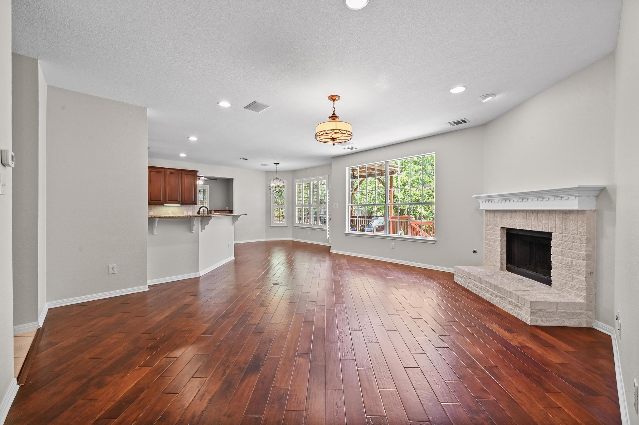 2608 Dante CT