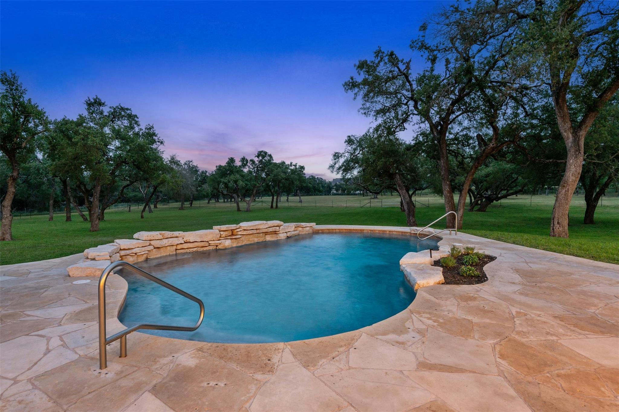 333 Stallion LN
