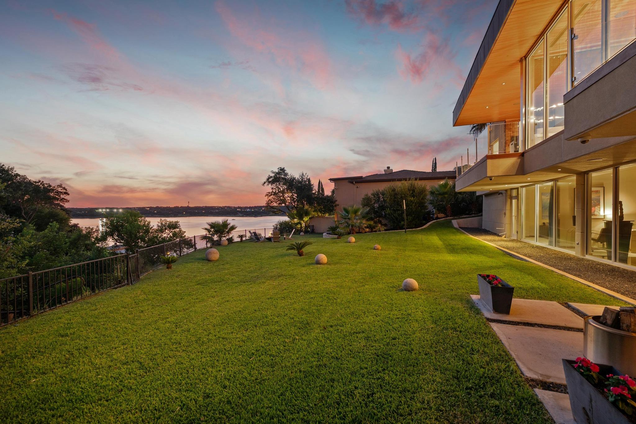 105 Edgewater CV